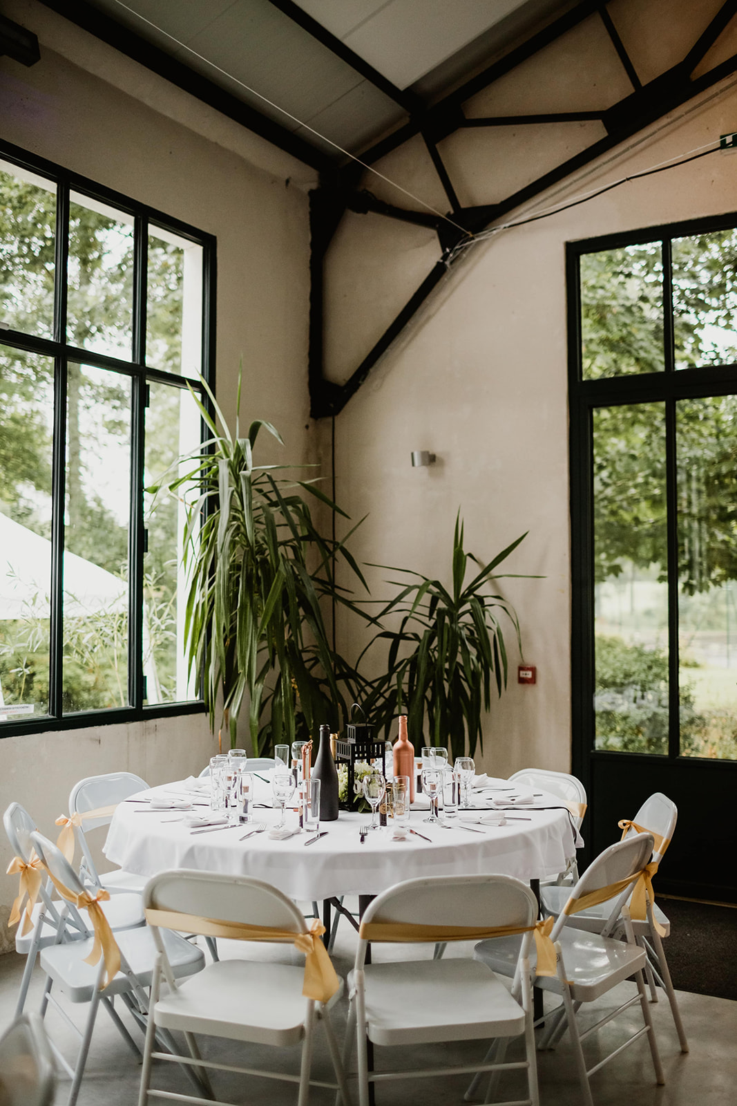 table des invités vue loin